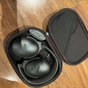 Bose headphones (Quiet Comfort 35 Model #419811)